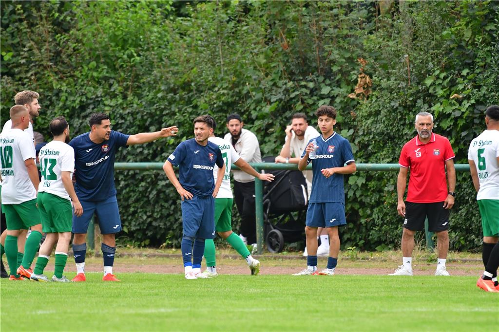 Acht Gegentore, Rote Karte, Verletzung: Gebrauchter Sonntag für den SV Stockum gegen TSC Hamm Nach dem Foul von Onur Tasdemir wurde es laut auf dem Platz.
