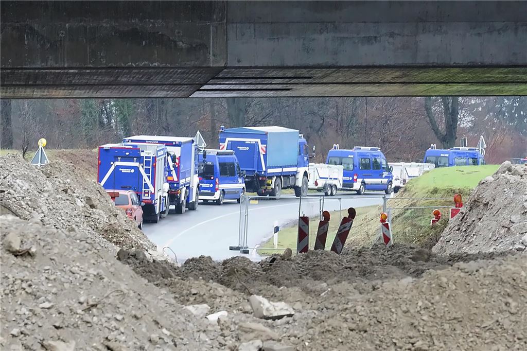 Nach der Sprengung ist übrigens vor der Sprengung: Ein letztes Teilstück der alten Liedbachteilbrücke muss in diesem Jahr noch weichen.