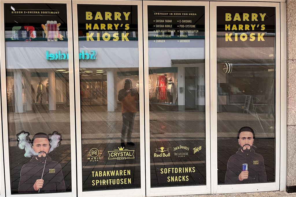 Nach einem Räumungsverkauf waren die Lichter im Modegeschäft „The One“ aus. In Kürze soll dort der „Barry Harry‘s Kiosk“ eröffnen.
