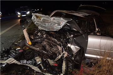 Nach einem schweren Verkehrsunfall ist die B1 kurz hinter Hemmerde am Samstagabend komplett gesperrt worden.