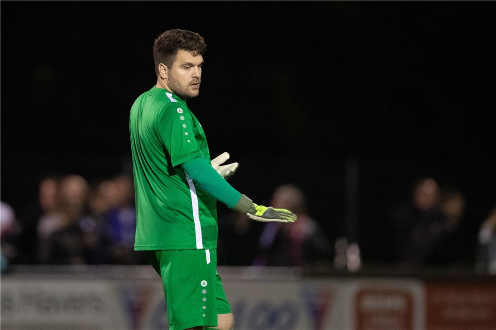 Nach Karriere-Aus von Freitag: Holt der SV Herbern noch einen dritten Keeper? Nach Freitags Verletzung kam Leo Fenker zurück zum SVH. Er konnte sich in der letzten Spielzeit gegen Jens Haarseim als Stammkeeper durchsetzen.