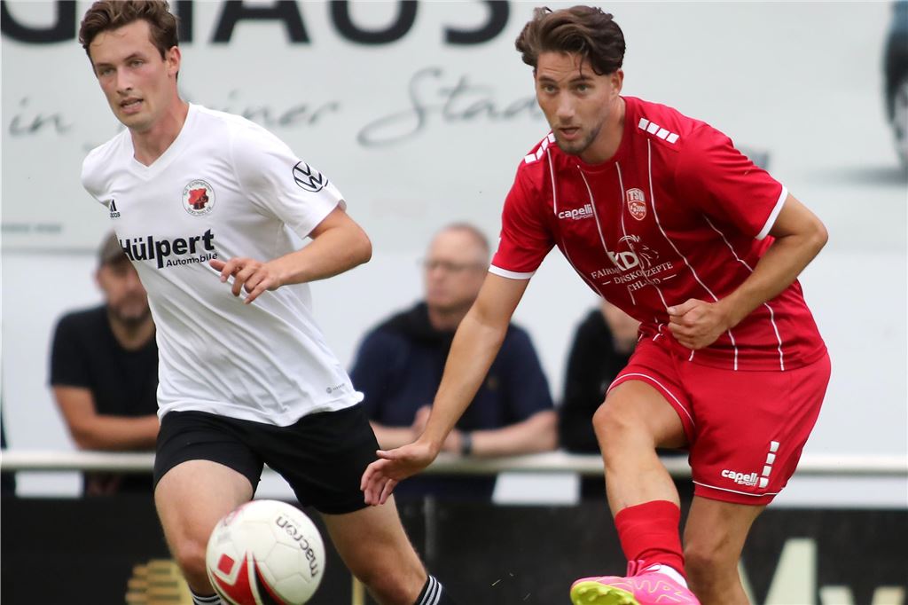 Einer berichtet von einem fehlenden Vertrag und offenen Gehältern Nach nur einem halben Jahr hat Ilker Algan Türkspor Dortmund (r.) in Richtung TuS Bövighausen verlassen.