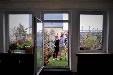 Natascha und Berry Doddema auf der Dachterrasse ihres Tanzzentrums am Westenhellweg 60/62.