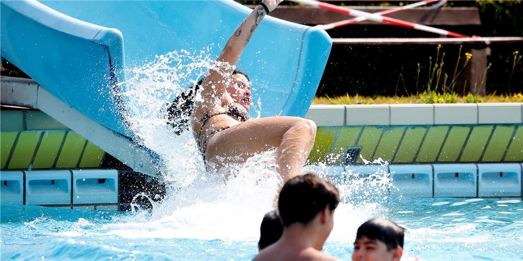 Freibad-Check: Bergkamens Wellenbad steht für Action und Urlaubsfeeling Neben dem Wellenbecken als Hauptattraktion des Wellenbads ist die 50-Meter-Rutsche gerade für Kinder und Jugendliche ein beliebtes Spaß-Element.
