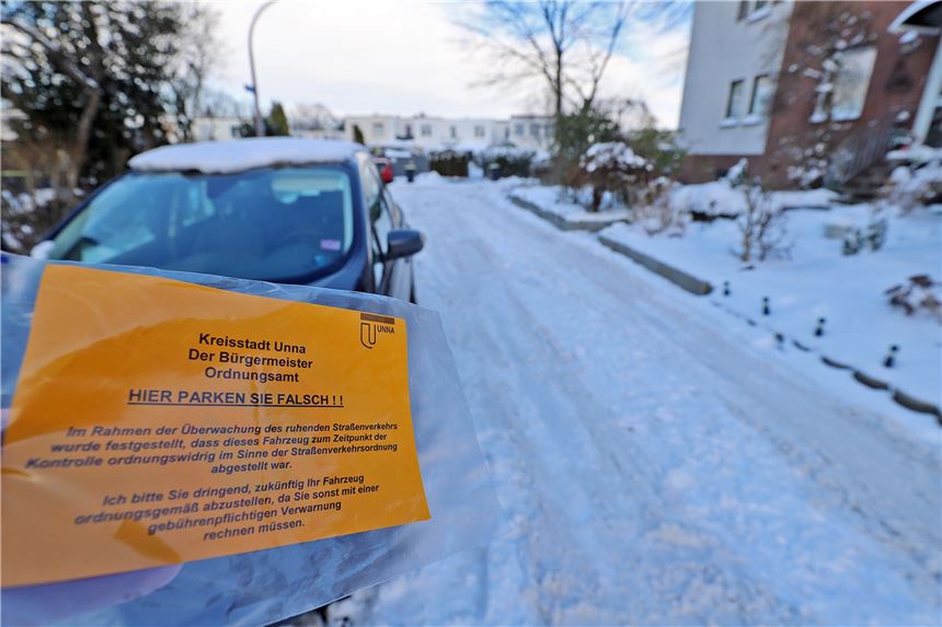 Anwohner der Rostocker Straße empört über „plötzliches“ Parkverbot Neben den Autos, so argumentiert die Stadt Unna, sei auf der Rostocker Straße zu wenig Platz für Rettungsfahrzeuge. Ein Parkverbot soll durchgesetzt werden.