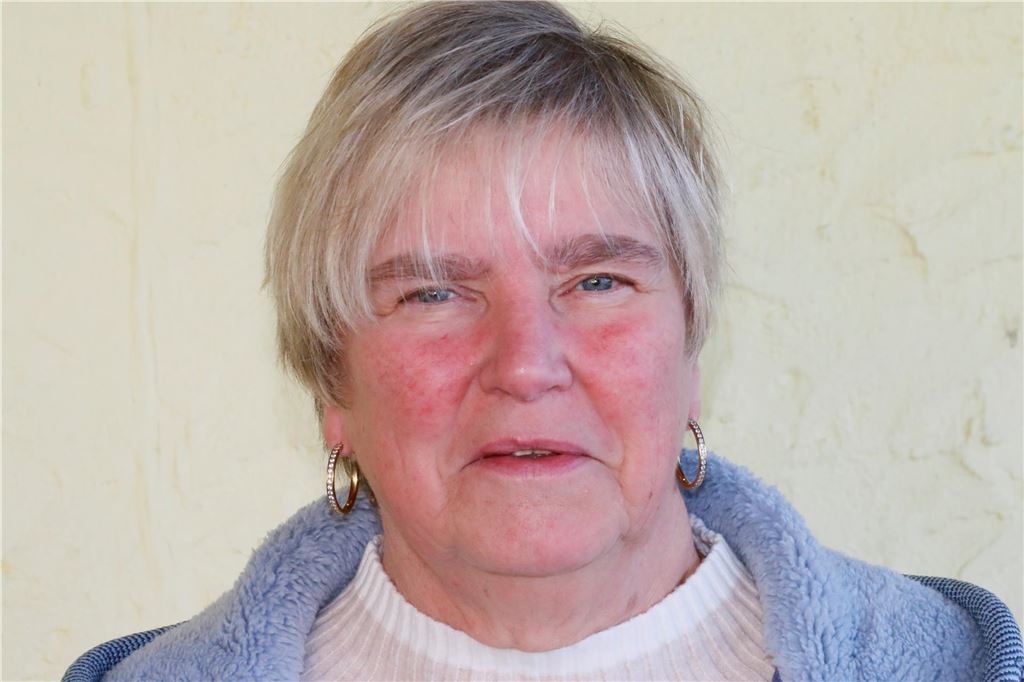 „Will für immer in Heeren leben“: Horn-Preisträgerin liebt Stadtteil Beatrix Weber-Prause steht vor einem der Sportplätze des BSV Heeren.