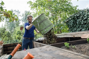 Nicht jeder Haushalt hat eine Biotonne. Es gibt auch die Möglichkeit, im Garten einen Komposthaufen anzulegen. Nicht immer führt das bei der GWA im Kreis Unna zum gewünschten Ergebnis. Deshalb wird in Fröndenberg jetzt gehandelt.