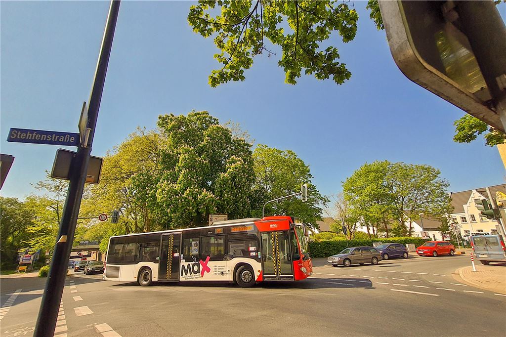 Schütte fordert eine Bus-Allianz mit den Nachbarstädten Ein Bus in Holzwickede.