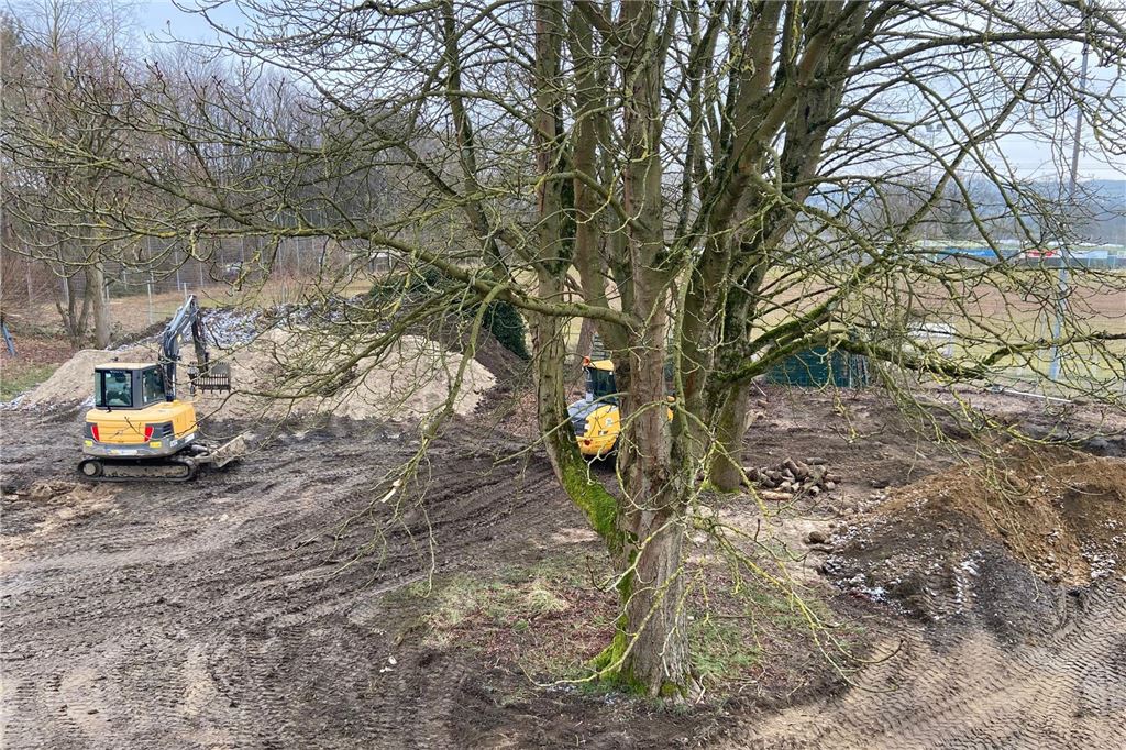 Exklusiver Einblick in die neue Kita Wandhofen: Kinder ziehen bald ein Auf dem Außengelände der Kita in Schwerte-Wandhofen sind Bagger unterwegs.