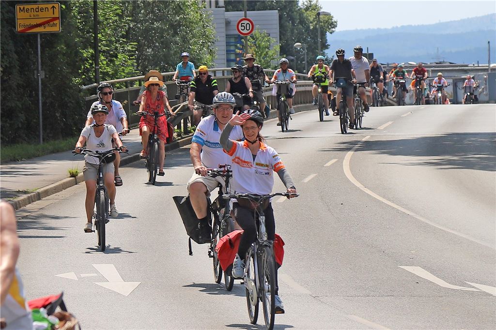 Rund 1400 Radfahrerinnen und Radfahrer kamen Samstag auf der NRW-Radtour 2024 nach Fröndenberg. 