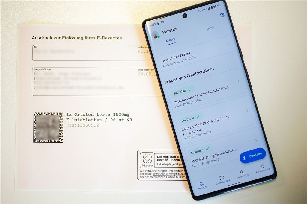Auf Papier und per App: Apotheker in Holzwickede sind bereit für das E-Rezept Ob ausgedruckt oder per App, das E-Rezept wird zum 1. September eingeführt.