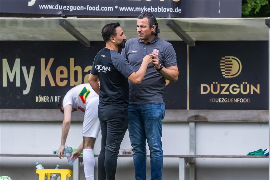 FC Roj: Hammer-Urteil nach Ausschreitungen: Tausende Euro Geldstrafe, jahrelanges Funktionsverbot Öcal Kaya (l.) erhält ein Funktionsverbot von zweieinhalb Jahren.