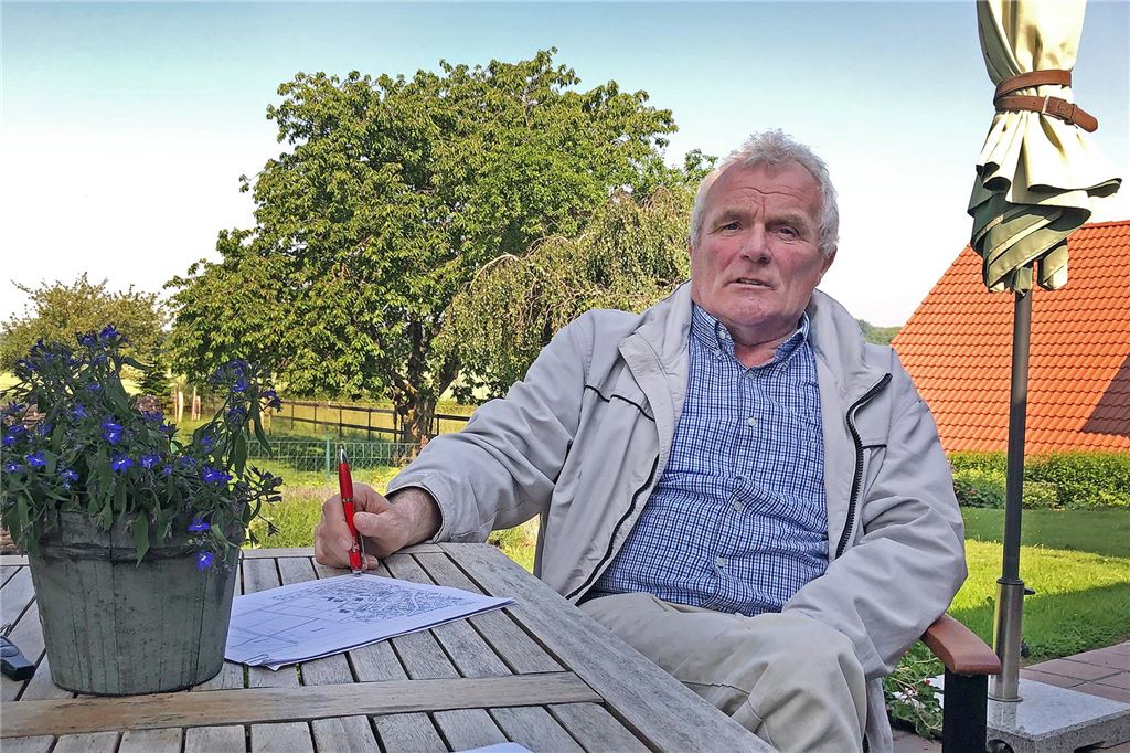 Lünern in Abwehrhaltung gegen geplante Biogasanlage Ortsvorsteher Werner Clodt war selbst von Beruf Landwirt und kann die Probleme seiner Kolleginnen und Kollegen an sich verstehen. Was eine Biogasanlage im Südwesten von LÜnern angeht, sagt er aber klar: „Ich persönlich bin da total gegen.“