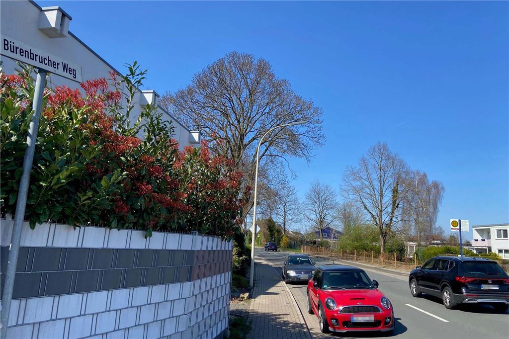 Unfallschwerpunkte in Schwerte: Hier hat es häufig Unfälle gegeben Autos parken am Straßenrand.