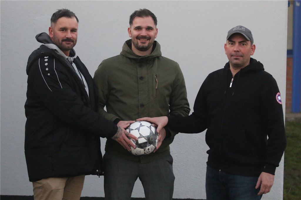 André Kracker über Transfers, Zusagen und die Rückrunde beim Werner SC Pascal Harder, Rene Harder und Andrè Kracker stehen für ein Foto zusammen.
