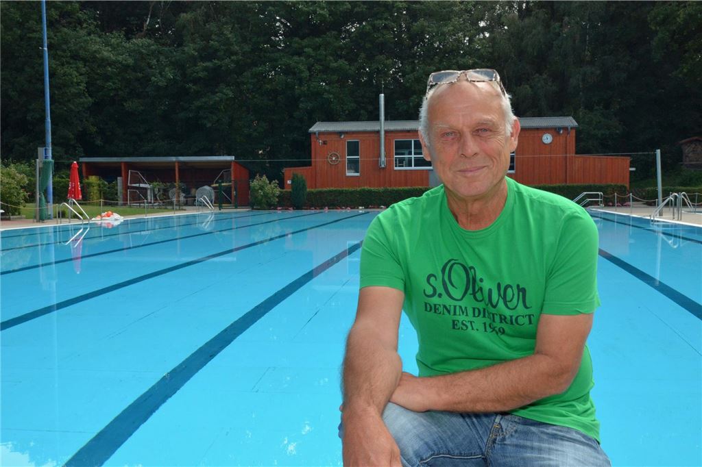„Oben ohne“ ist in den Freibädern im Kreis Unna noch kein großes Thema Paul Jahnke, Vorsitzender des Trägervereins des Freibads Brambauer, im Freibad Lünen-Brambauer.