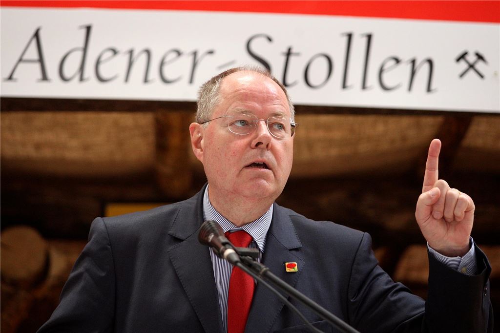 Peer Steinbruck vor dem Adener Stollen.