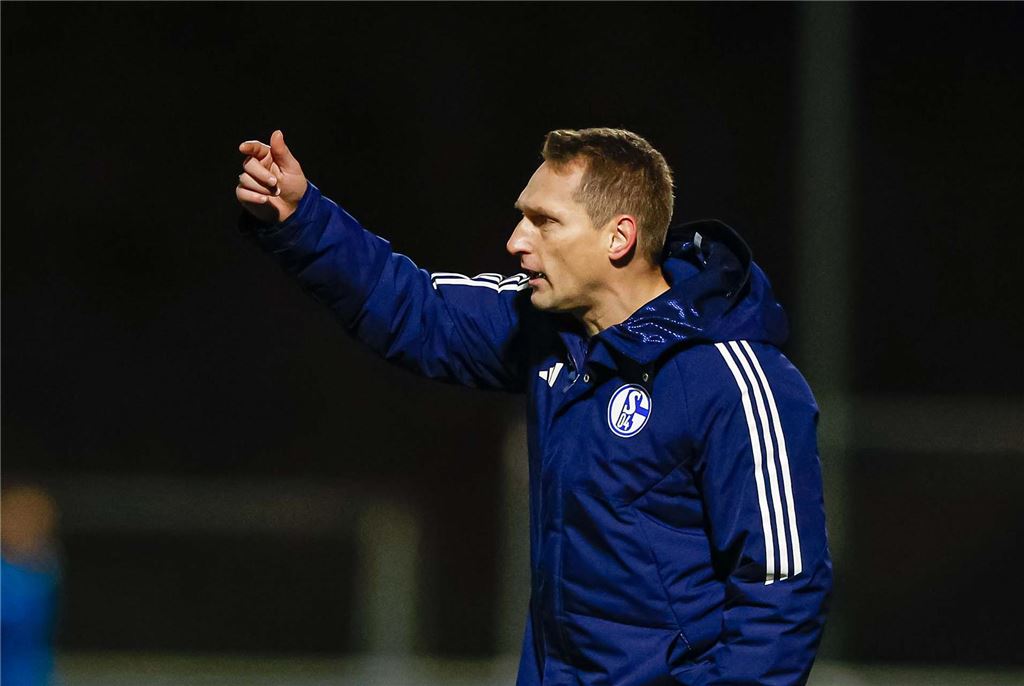 Schalker Frauen zeigen Reaktion nach Derby-Niederlage: Neues U19-Team Peter Colmsee trainiert die Schalker Frauen-Fußballerinnen.