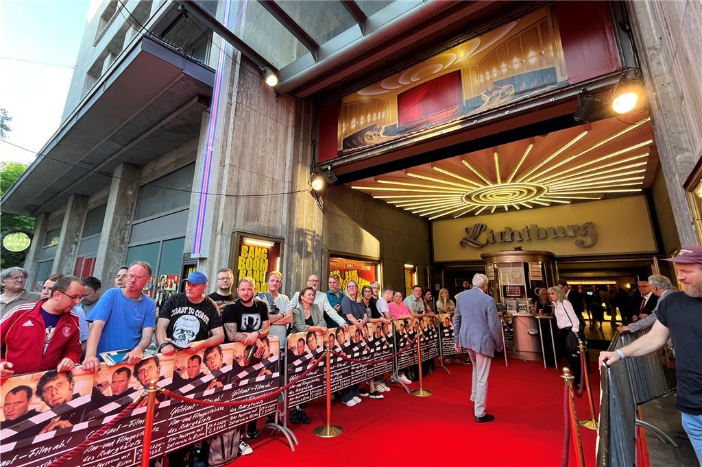 „Da kettet sich eine Absurdität an die andere“ Peter Thorwarth aus Unna brachte vor 25 Jahren die Ruhrpott-Komödie „Bang Boom Bang“ ins Kino. In Essen gab es zuletzt ein Wiedersehen mit Schlucke, Kalle, Franky, Mark und Willi.