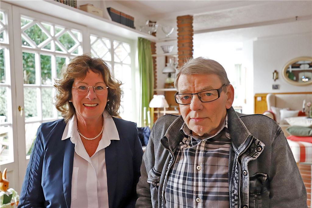 Lehrer überleben ihre Schüler und feiern jedes Jahr Klassentreffen Petra Schlemmer und Horst Helmerich aus Holzwickede. Sie gehörten 1969 zum ersten Abschlussjahrgang der damals neuen Hauptschule.