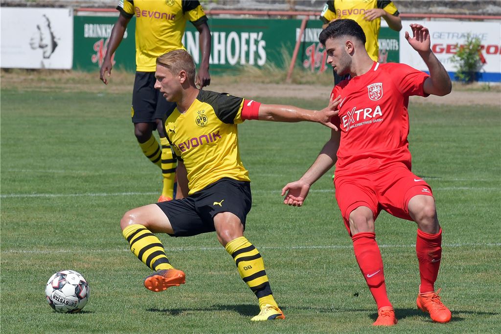 Philipp Hanke macht Plechaty im Aufstiegskampf Konkurrenz: „Da hat keiner mit gerechnet“ Philipp Hanke (l.) spielte mit Borussia Dortmund II 2018 noch gegen den Lüner SV.