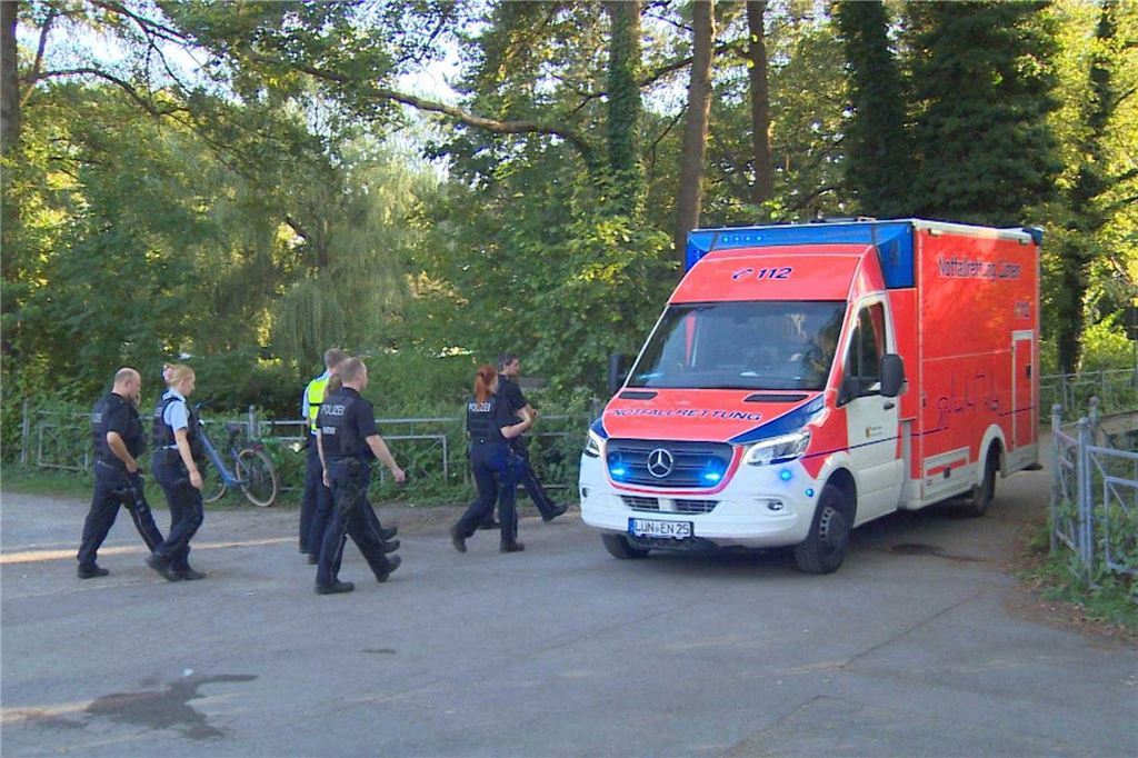 Lüner Bädergesellschaft bedauert Schwimmbad-Unglück in Hamm Polizei und Rettungsdienste waren im August 2024 wegen eines Badeunfalls im Freibad Cappenberger See unterwegs.