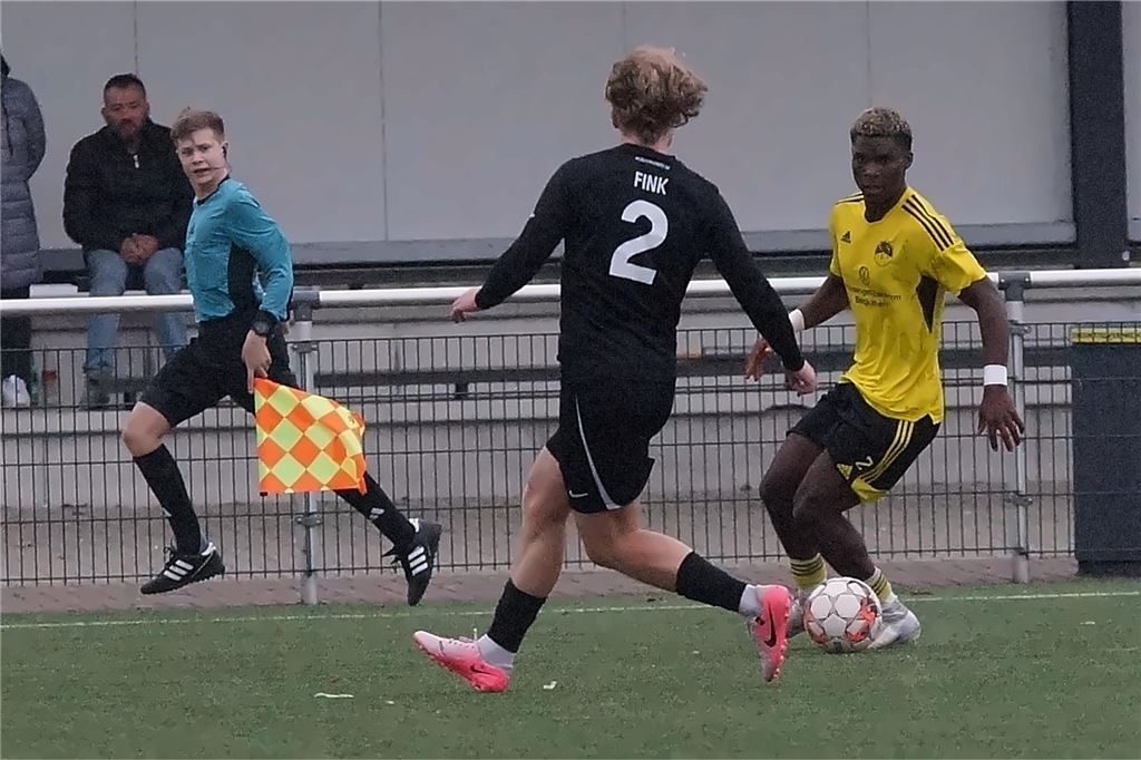 Westfalia Dortmund holt TikTok-Berühmtheit: „Nur Jamie Gittens ist schneller als er“ Prince Aristophane (r.) wechselt vom SuS Kaiserau zu Westfalia Dortmund.