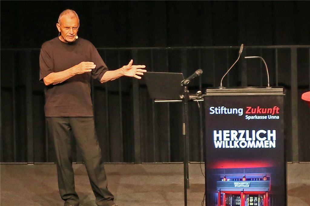 Forscher Hurrelmann zeichnet besorgniserregendes Bild der Jugend Prof. Dr. Klaus Hurrelmann spricht in der Stadthalle Unna