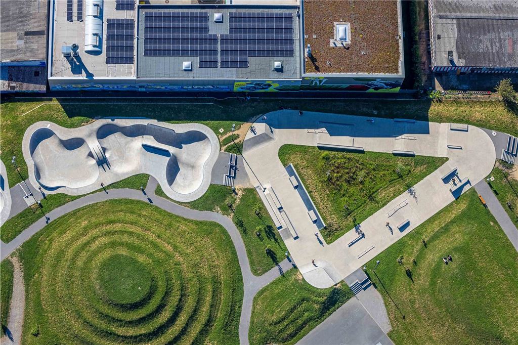 Pumptrack im Sport- und Freizeitpark (Skatepark Hombruch), Hombruch, Dortmund, Ruhrgebiet, Nordrhein-Westfalen, Deutschland