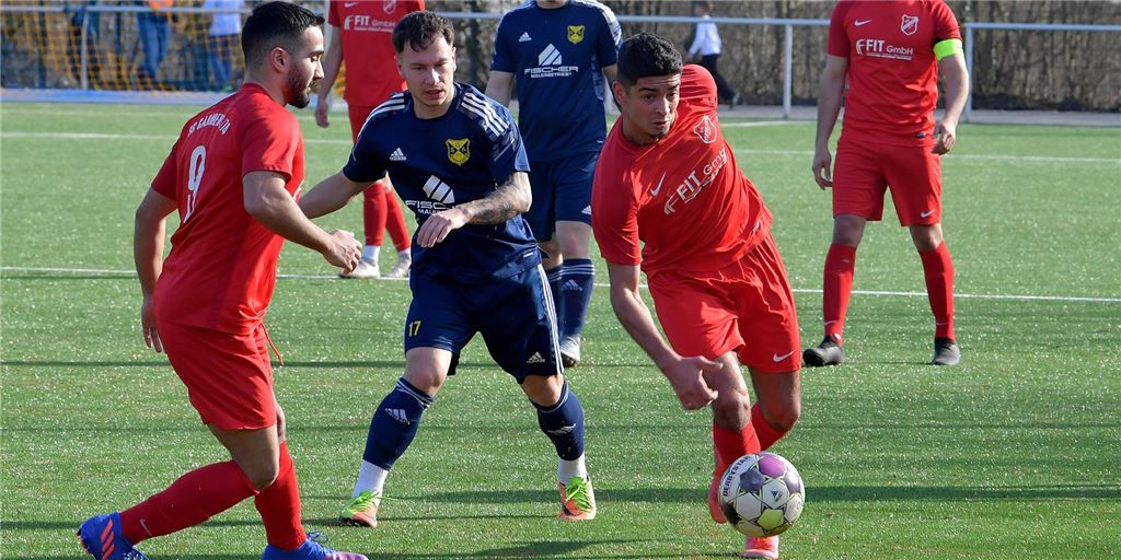 Drama in der Nachspielzeit: SG Gahmen wahrt mit der letzten Aktion die makellose Bilanz Ramazan Kiymaz (r.) sicherte fast mit der letzten Aktion den Sieg der SG Gahmen.