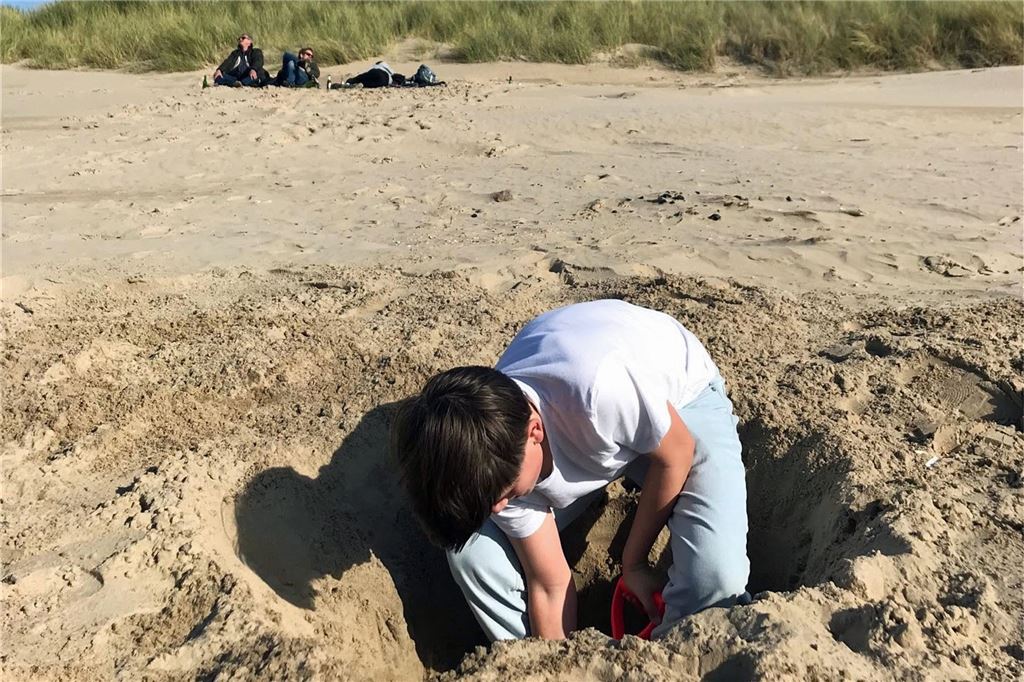 „Frikandel Speciaal“: Wie zwei Jungs Nordhollands Nahrungsvorräte plündern Sandspielzeug