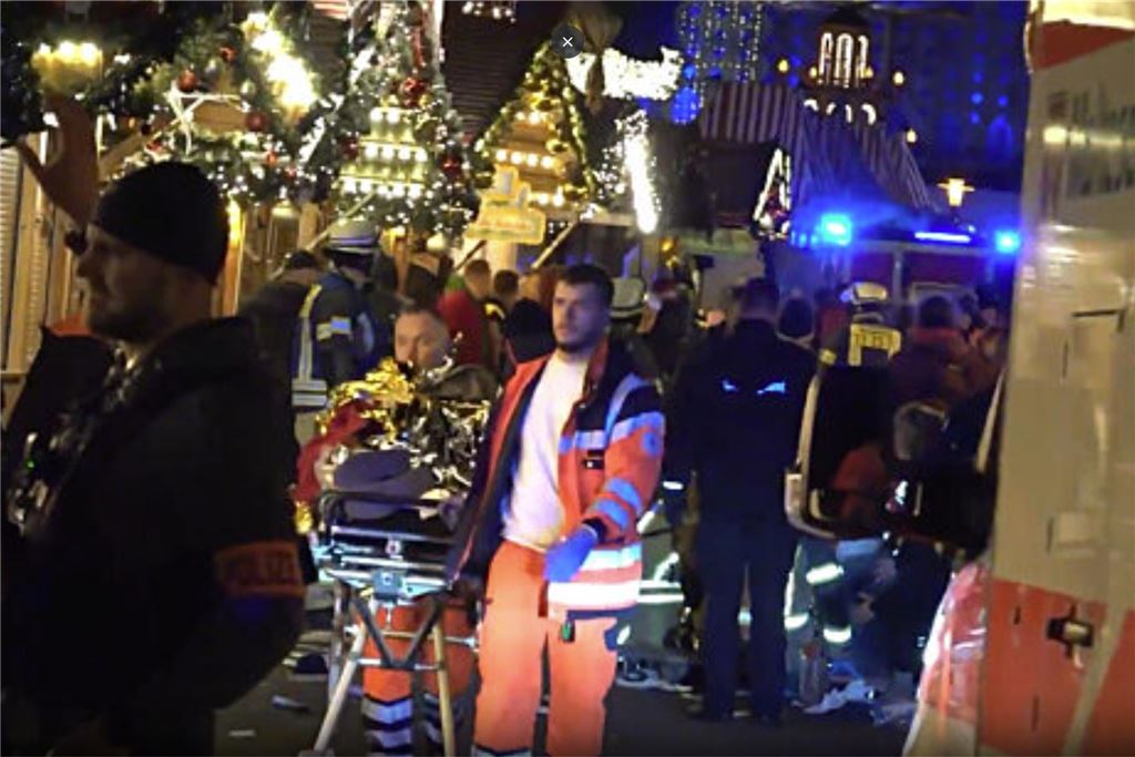 Anschlag auf Magdeburger Weihnachtsmarkt: Fünf Tote, 200 Verletzte - Kanzler Scholz im Livestream Szenen vom Weihnachtsmarkt