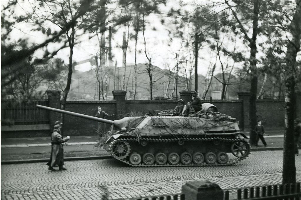 Rückzug deutscher Panzer, Brambauer, 1945