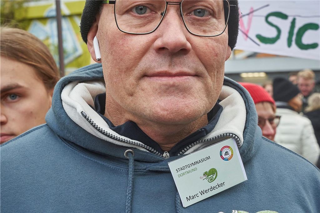 Rund 1000 Schüler und Eltern demonstrierten am Samstag gegen den geplanten Drogenkonsumraum an der Küpferstraße.