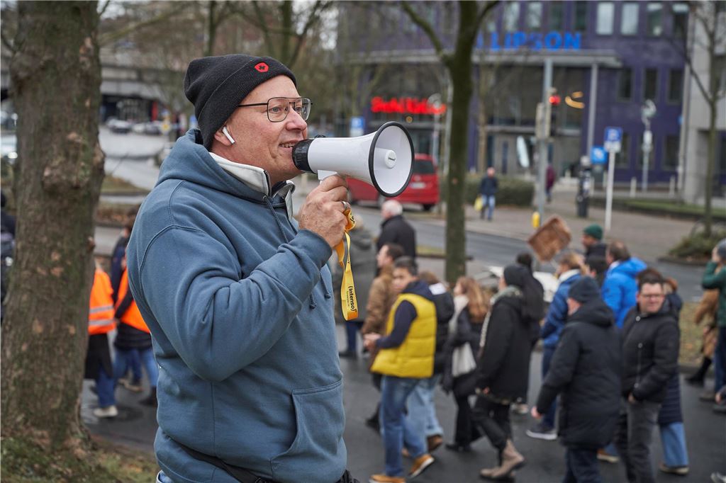 Rund 1000 Schüler und Eltern demonstrierten am Samstag gegen den geplanten Drogenkonsumraum an der Küpferstraße.