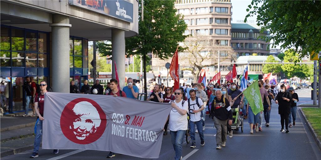 Was Sie am Montag in Dortmund wissen müssen: Antifa und neue Top-Manager Rund 250 Antifaschisten zogen am Sonntag durch die Dortmunder Innenstadt.