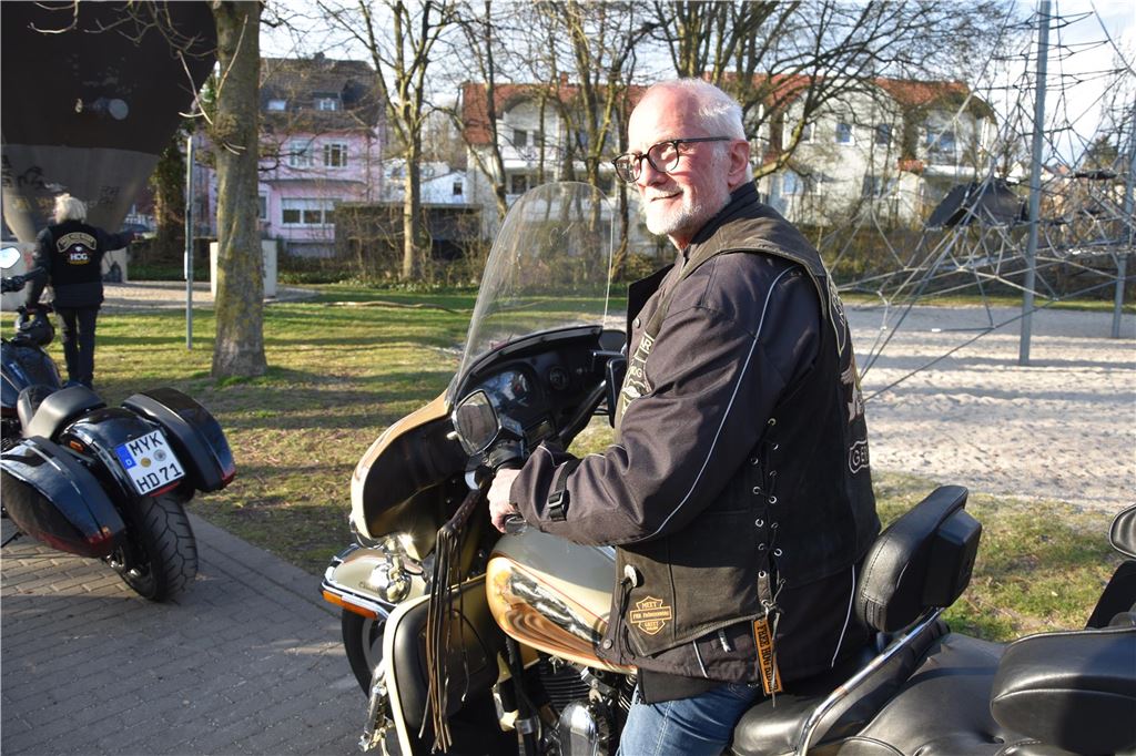 Rund 30 „Member“ waren nach Fröndenberg gekommen, um ihrem „Founder“ den traditionellen Besuch abzustatten.