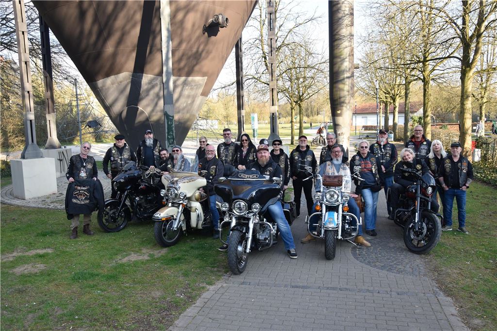 Rund 30 „Member“ waren nach Fröndenberg gekommen, um ihrem „Founder“ den traditionellen Besuch abzustatten.