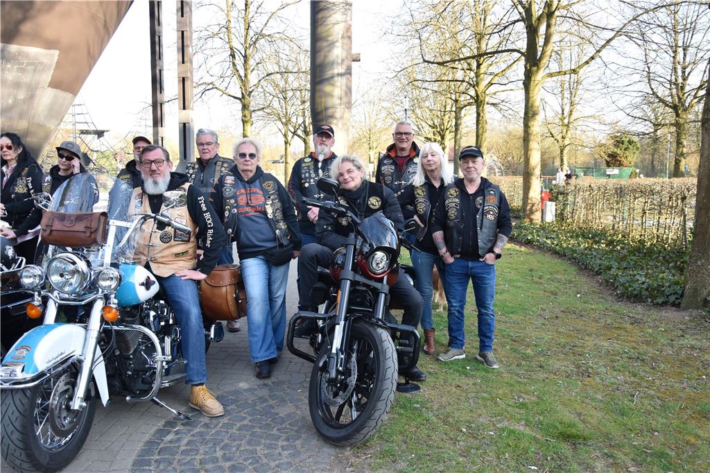 Rund 30 „Member“ waren nach Fröndenberg gekommen, um ihrem „Founder“ den traditionellen Besuch abzustatten.