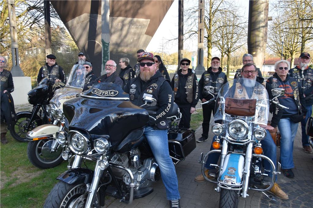 Rund 30 „Member“ waren nach Fröndenberg gekommen, um ihrem „Founder“ den traditionellen Besuch abzustatten.