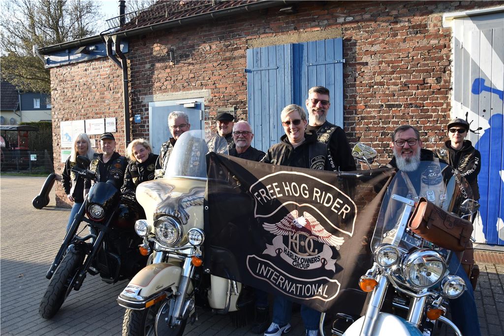 Rund 30 „Member“ waren nach Fröndenberg gekommen, um ihrem „Founder“ den traditionellen Besuch abzustatten.