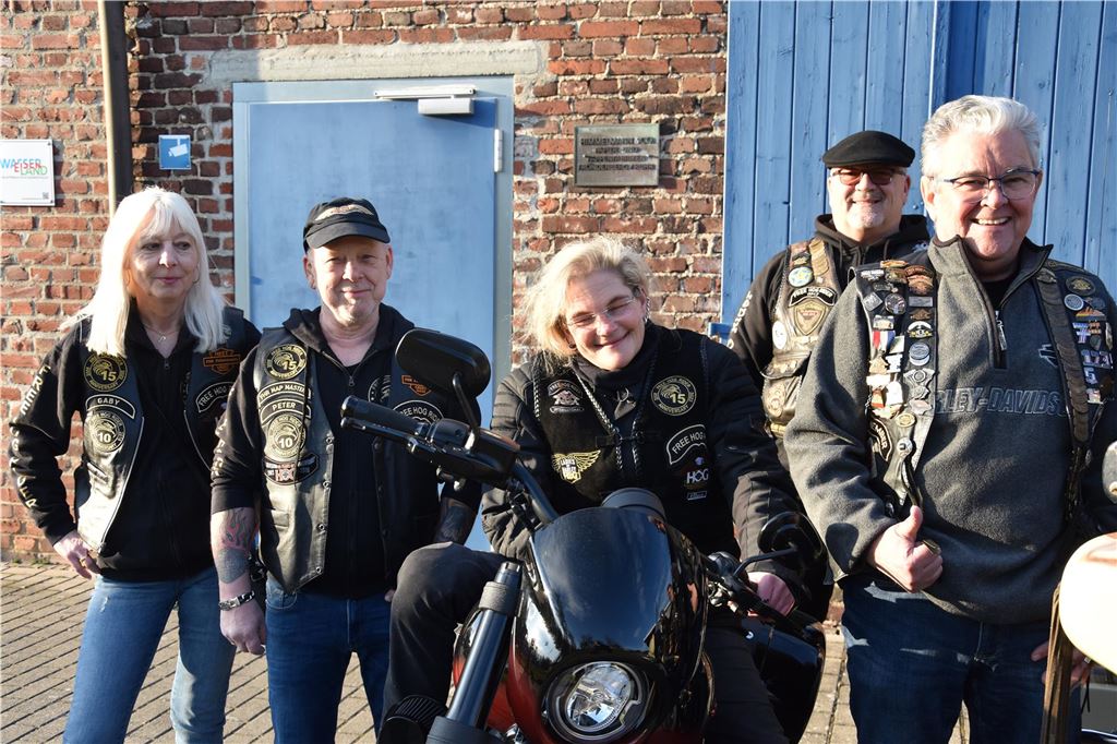 Rund 30 „Member“ waren nach Fröndenberg gekommen, um ihrem „Founder“ den traditionellen Besuch abzustatten.