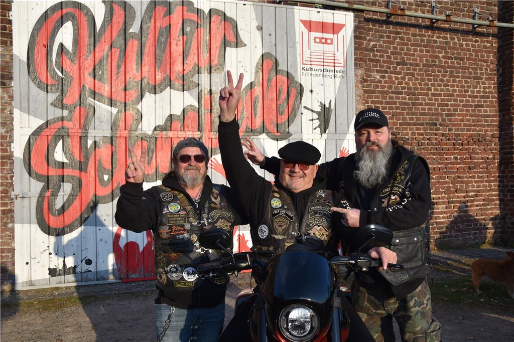 Rund 30 „Member“ waren nach Fröndenberg gekommen, um ihrem „Founder“ den traditionellen Besuch abzustatten.