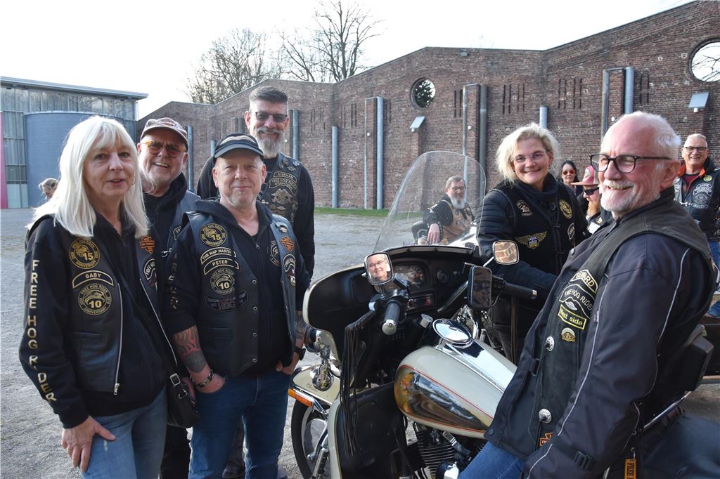 Rund 30 „Member“ waren nach Fröndenberg gekommen, um ihrem „Founder“ den traditionellen Besuch abzustatten.