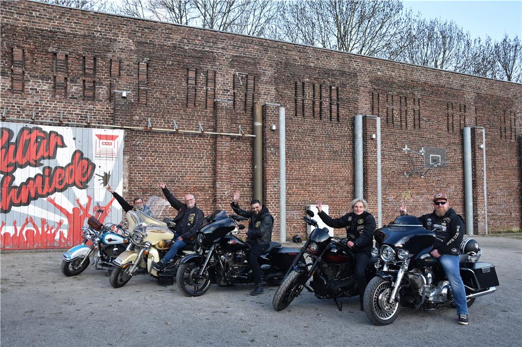 Rund 30 „Member“ waren nach Fröndenberg gekommen, um ihrem „Founder“ den traditionellen Besuch abzustatten.