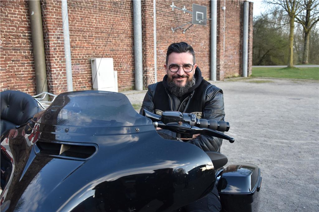 Rund 30 „Member“ waren nach Fröndenberg gekommen, um ihrem „Founder“ den traditionellen Besuch abzustatten.