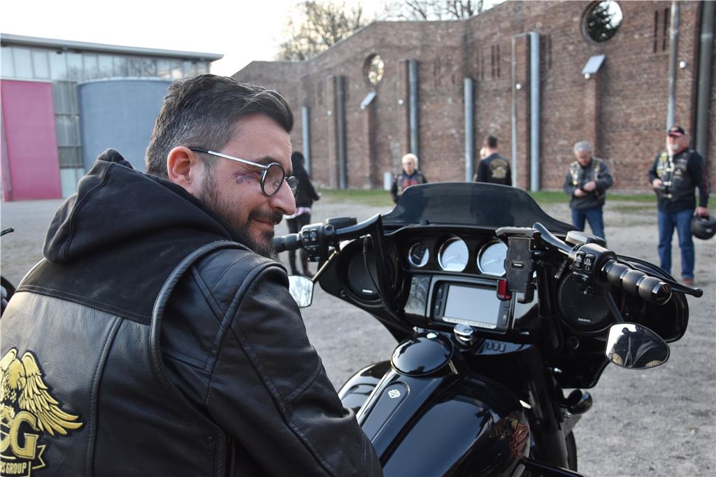 Rund 30 „Member“ waren nach Fröndenberg gekommen, um ihrem „Founder“ den traditionellen Besuch abzustatten.