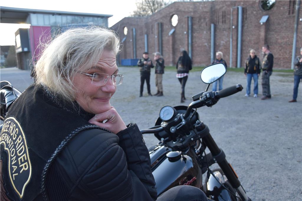 Rund 30 „Member“ waren nach Fröndenberg gekommen, um ihrem „Founder“ den traditionellen Besuch abzustatten.