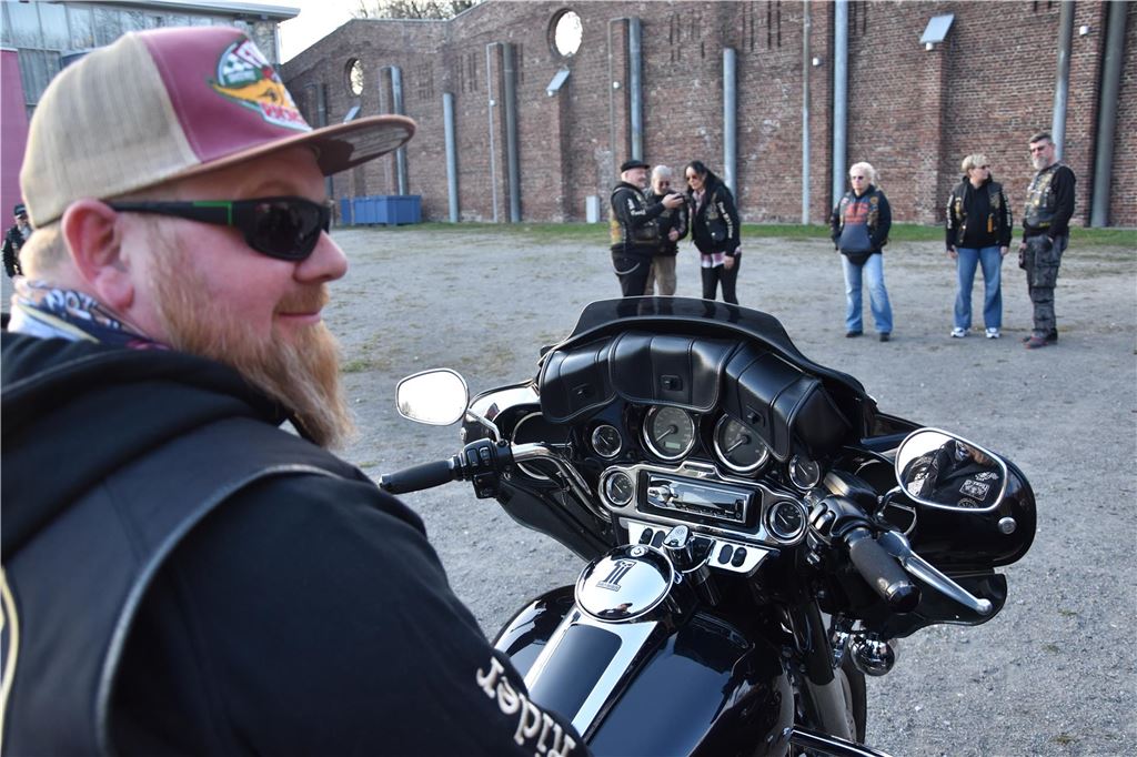 Rund 30 „Member“ waren nach Fröndenberg gekommen, um ihrem „Founder“ den traditionellen Besuch abzustatten.