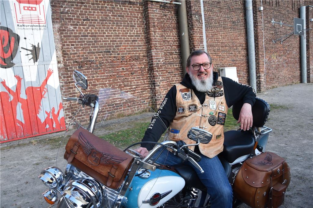 Rund 30 „Member“ waren nach Fröndenberg gekommen, um ihrem „Founder“ den traditionellen Besuch abzustatten.